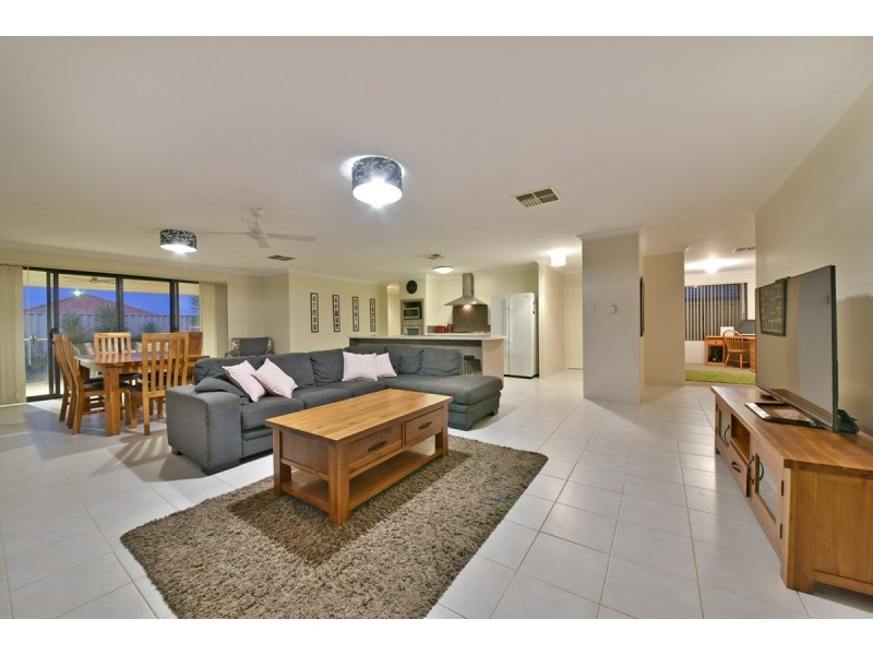 21 Helmsdale Loop, Butler WA 6036