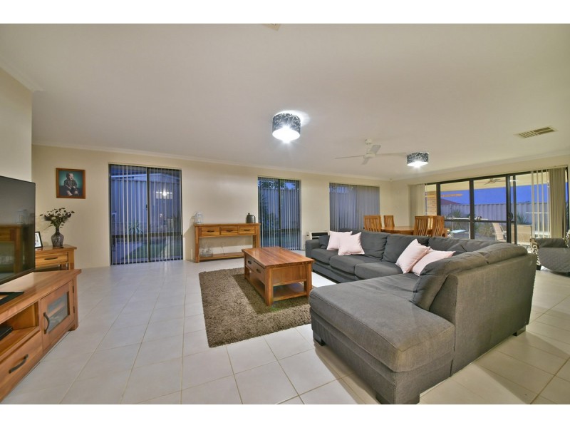 21 Helmsdale Loop, Butler WA 6036