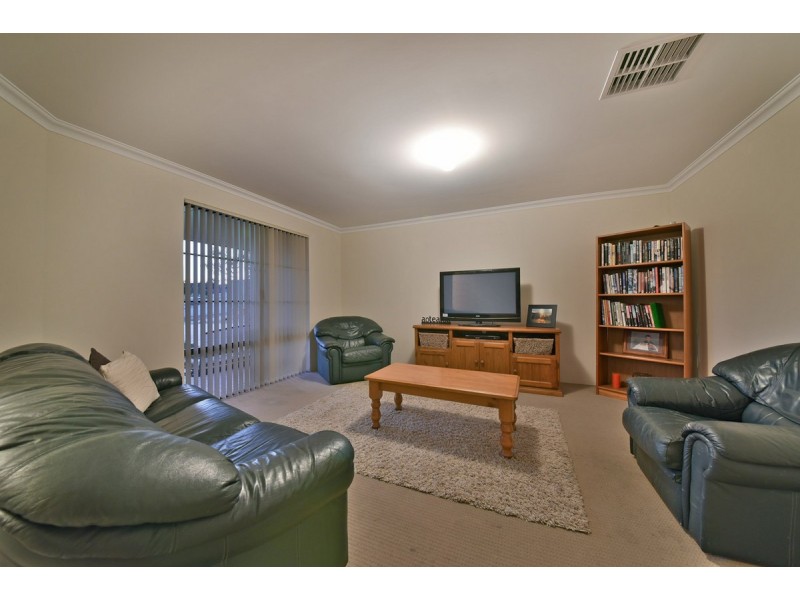 21 Helmsdale Loop, Butler WA 6036
