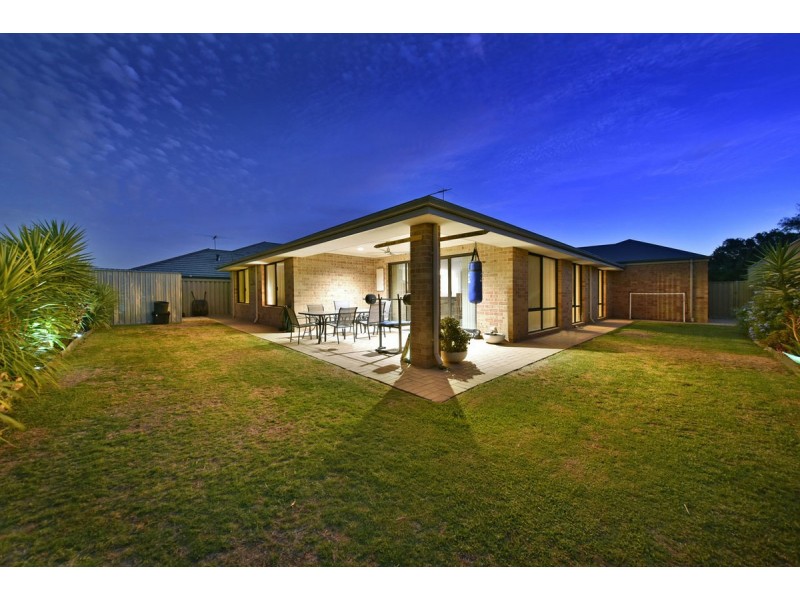 21 Helmsdale Loop, Butler WA 6036