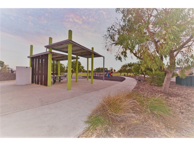 21 Helmsdale Loop, Butler WA 6036