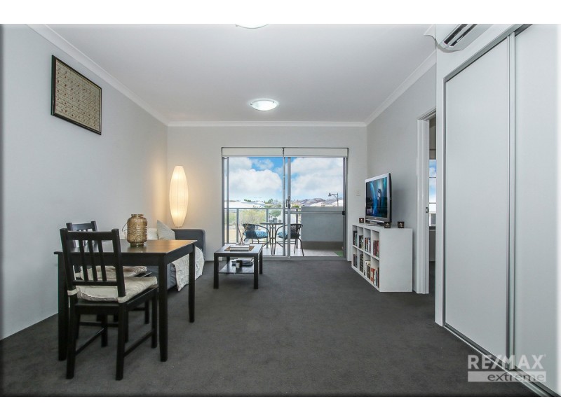 17/2 Royston Link, Butler WA 6036