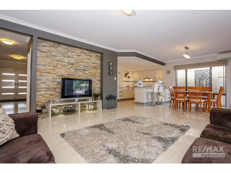 9 Seaspray Crescent, Jindalee WA 6036