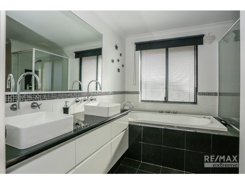 9 Seaspray Crescent, Jindalee WA 6036