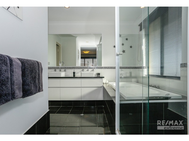 9 Seaspray Crescent, Jindalee WA 6036