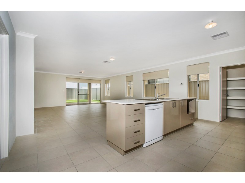 15 Fulvous Loop, Eglinton WA 6034