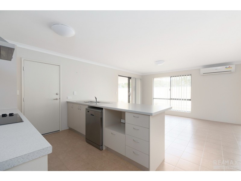 28 Ravensbourne Street, Yanchep WA 6035