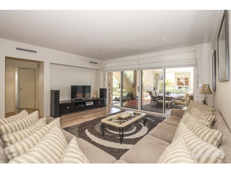 265 Santa Barbara Parade, Jindalee WA 6036