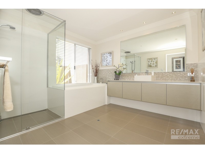 265 Santa Barbara Parade, Jindalee WA 6036