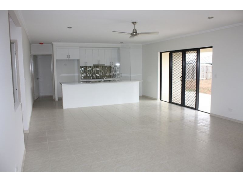 10 Sunbird Parade, Mareeba QLD 4880