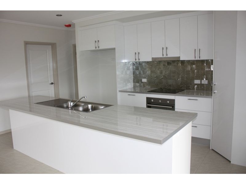 10 Sunbird Parade, Mareeba QLD 4880