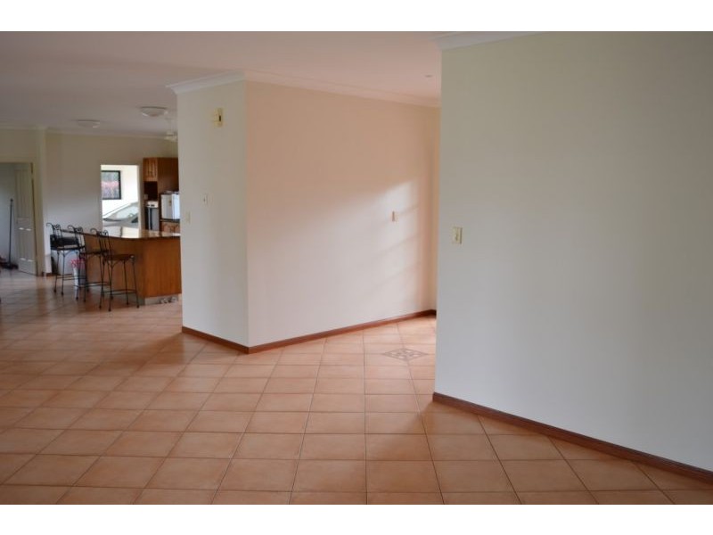 4 Dean Circuit, Mareeba QLD 4880