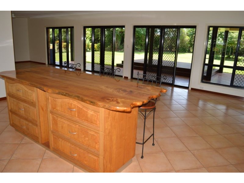 4 Dean Circuit, Mareeba QLD 4880