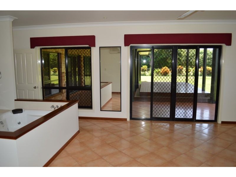 4 Dean Circuit, Mareeba QLD 4880