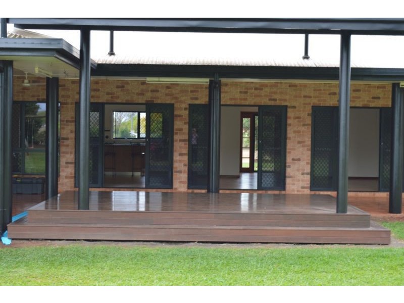 4 Dean Circuit, Mareeba QLD 4880