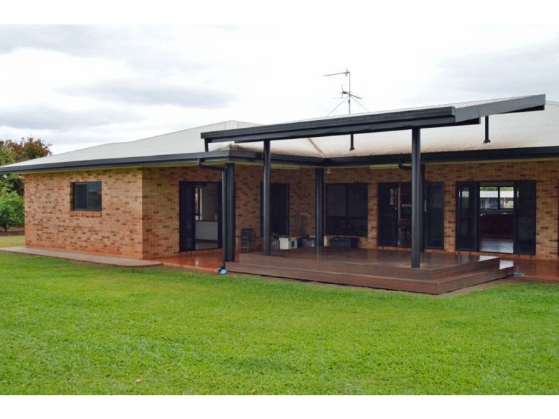 4 Dean Circuit, Mareeba QLD 4880