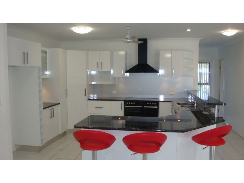 7 Mirrabook Avenue, Mareeba QLD 4880