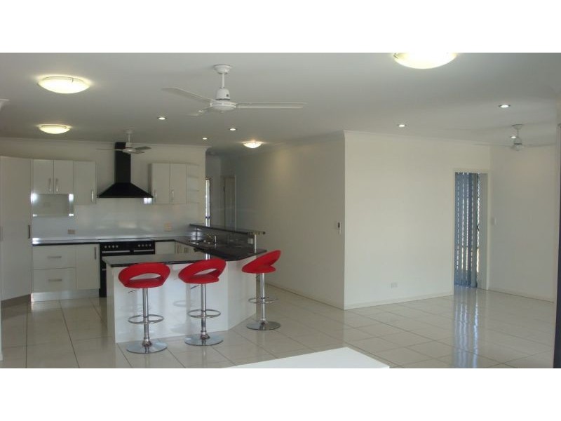 7 Mirrabook Avenue, Mareeba QLD 4880