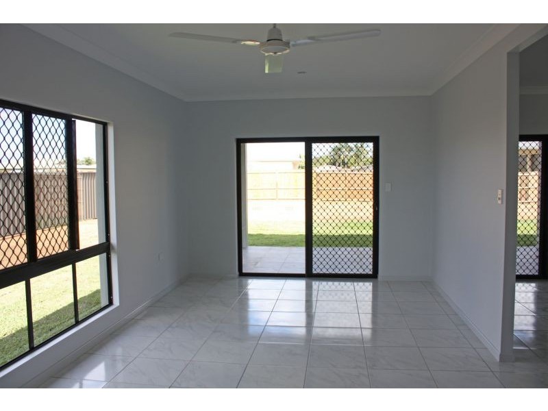7 Sunbird Parade, Mareeba QLD 4880