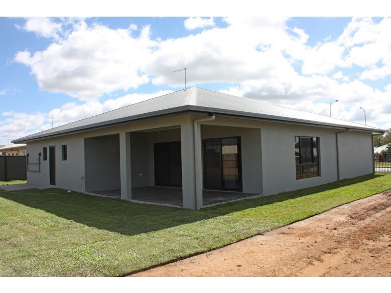 7 Sunbird Parade, Mareeba QLD 4880
