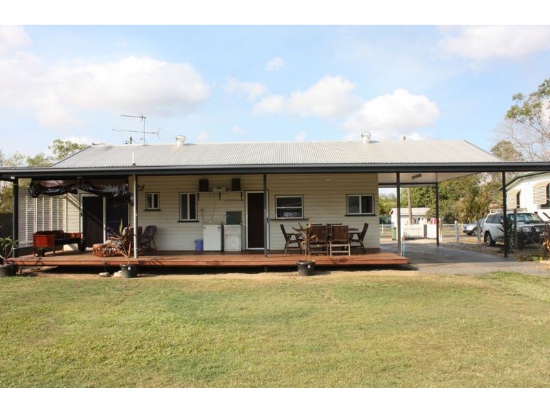 18 Petersen, Mareeba QLD 4880