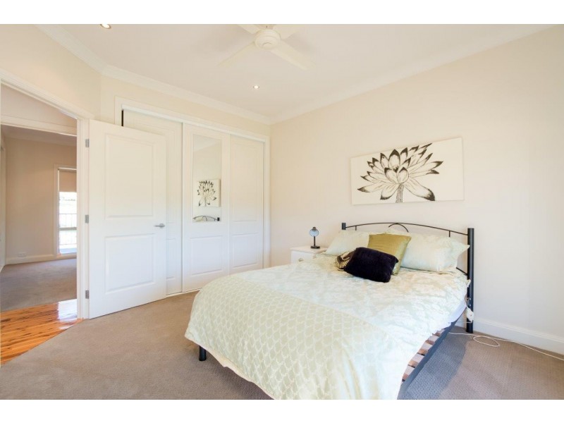 878 Pearsall Street, Hamilton Valley NSW 2641