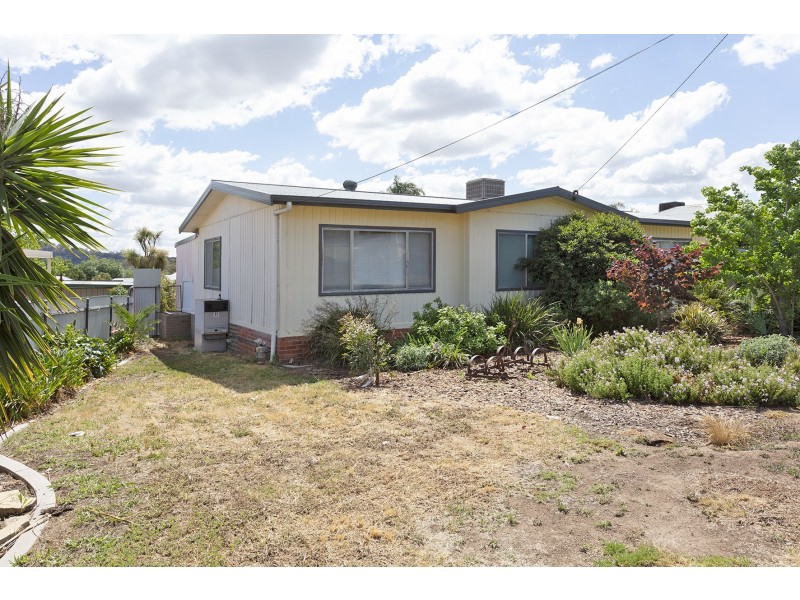 286 Vickers Road, Lavington NSW 2641