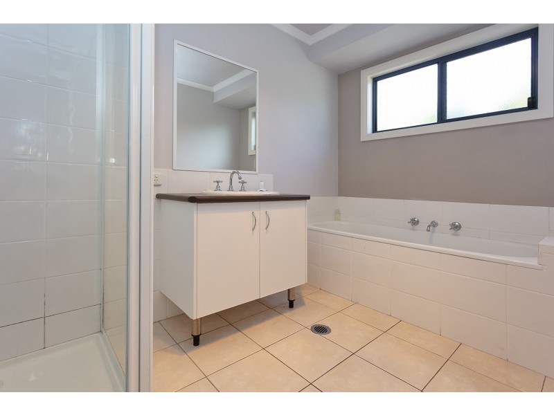 15 Donnolley Court, Lavington NSW 2641