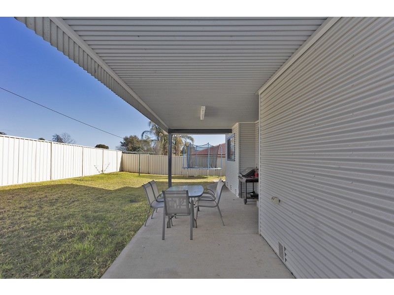 15 Donnolley Court, Lavington NSW 2641