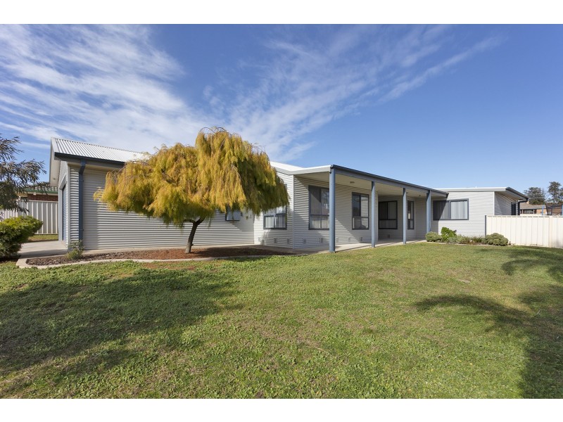 15 Donnolley Court, Lavington NSW 2641