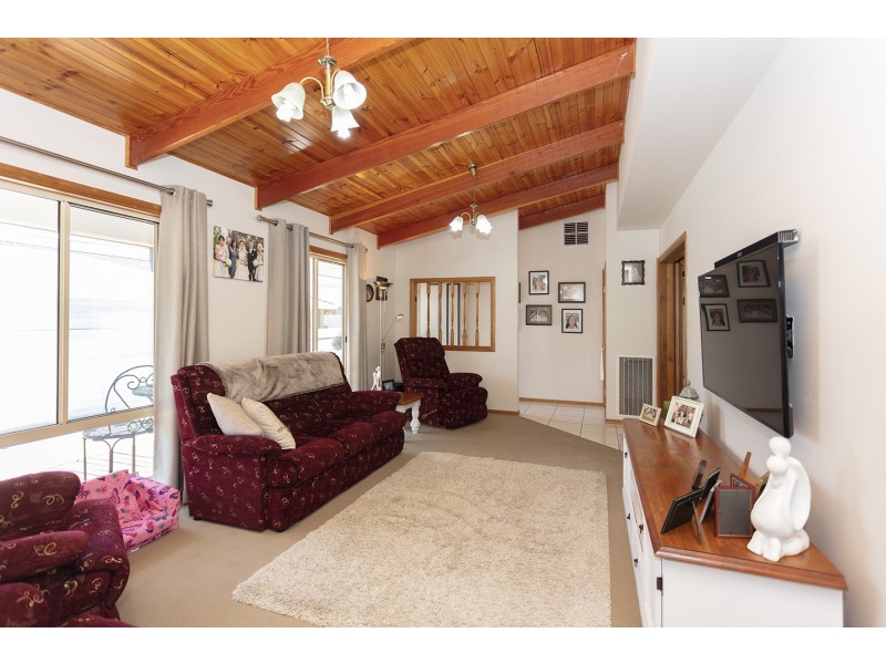 570 Mair Street, Lavington NSW 2641