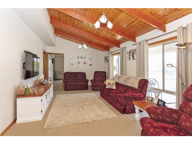 570 Mair Street, Lavington NSW 2641