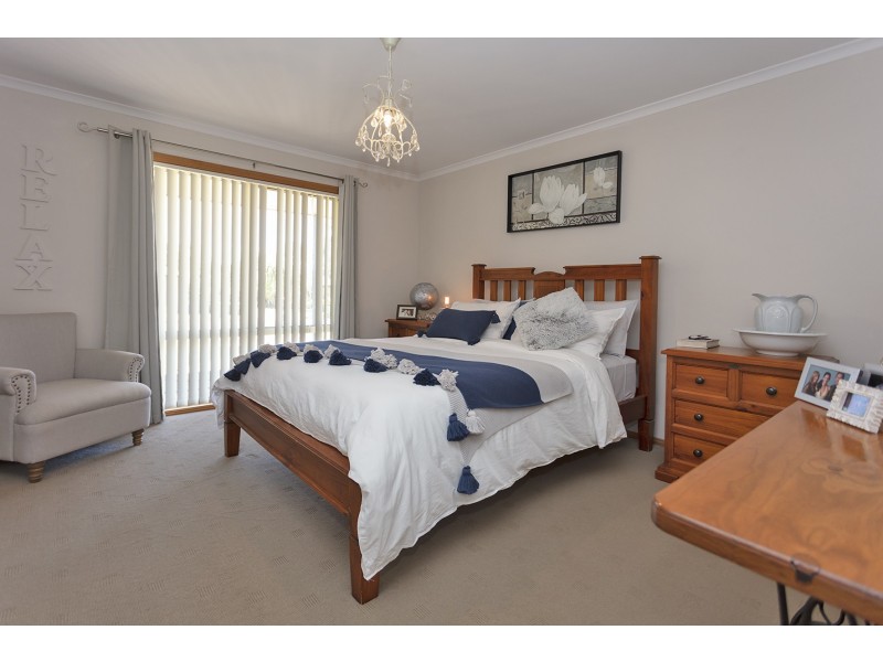 570 Mair Street, Lavington NSW 2641