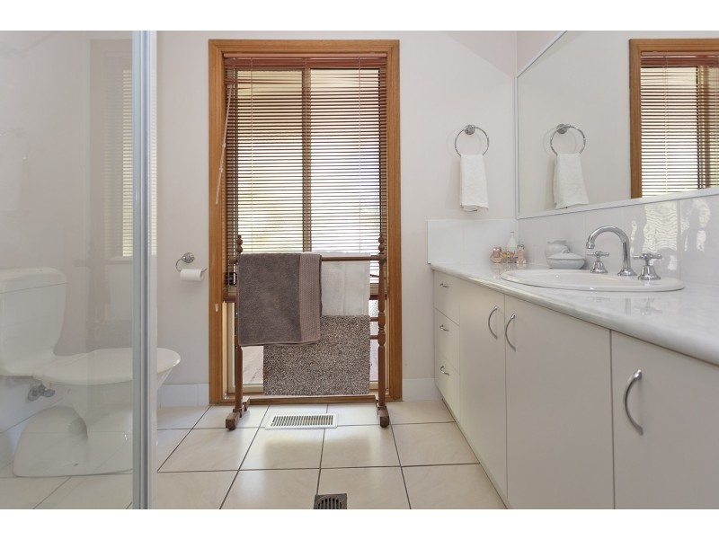 570 Mair Street, Lavington NSW 2641