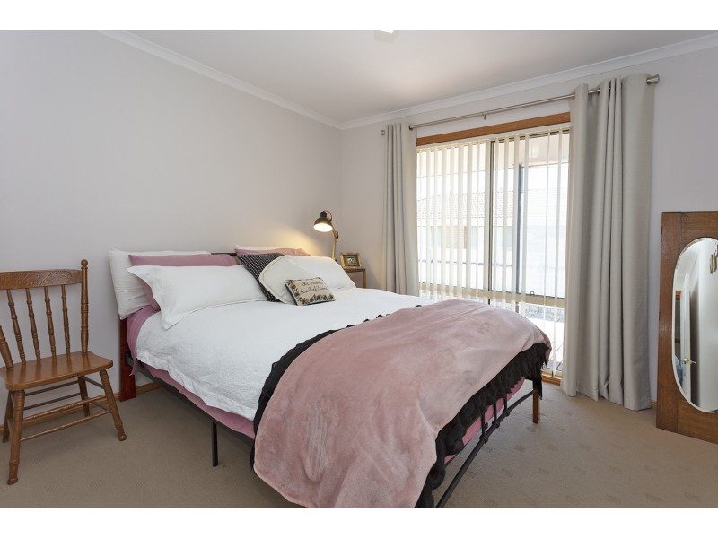 570 Mair Street, Lavington NSW 2641