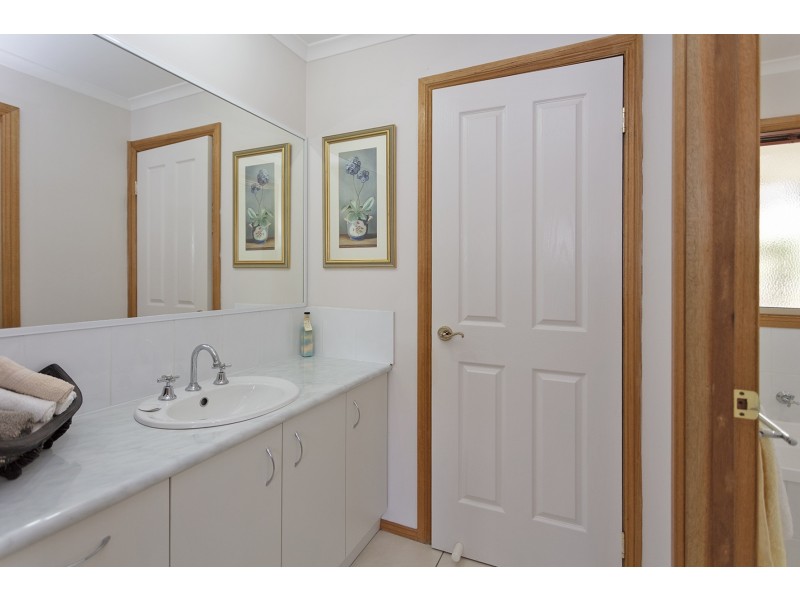 570 Mair Street, Lavington NSW 2641