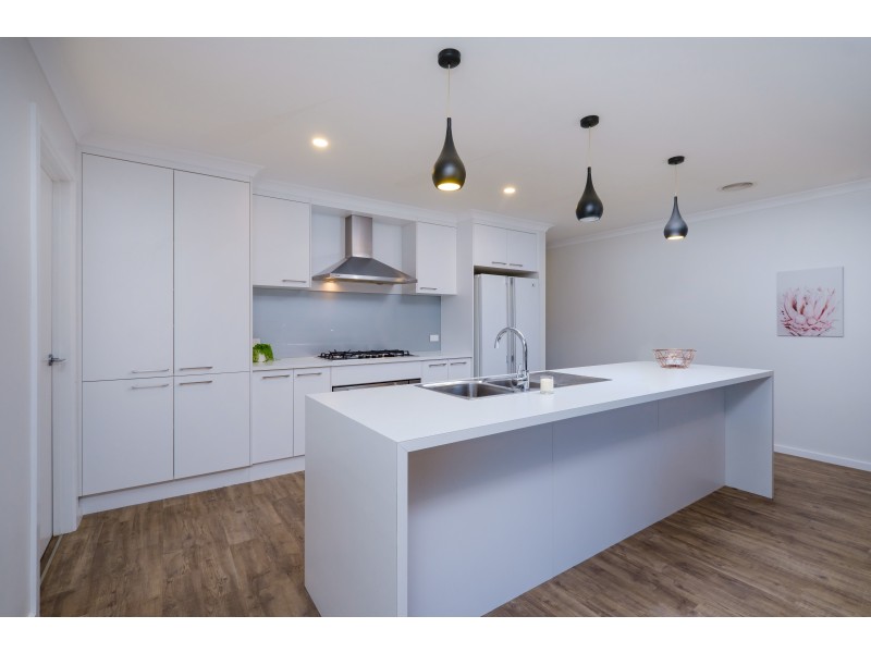 19 Lankester Court, Thurgoona NSW 2640