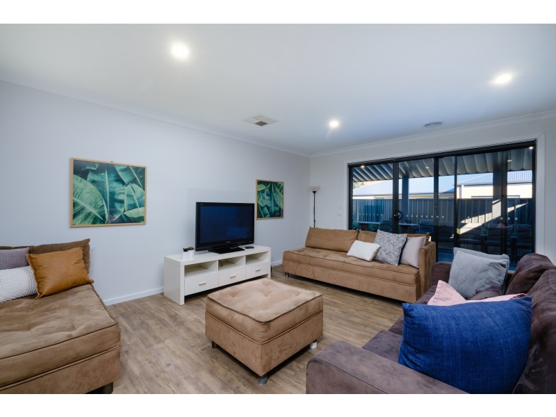 19 Lankester Court, Thurgoona NSW 2640