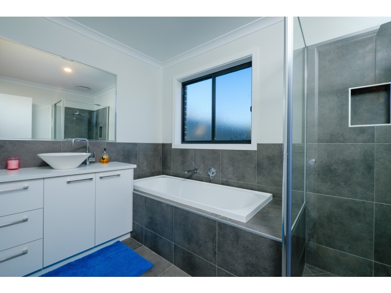 19 Lankester Court, Thurgoona NSW 2640