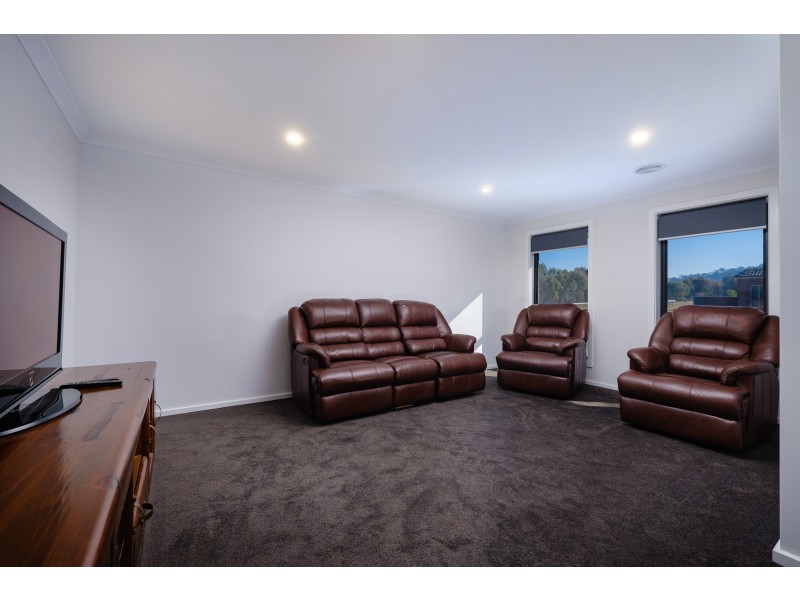 19 Lankester Court, Thurgoona NSW 2640