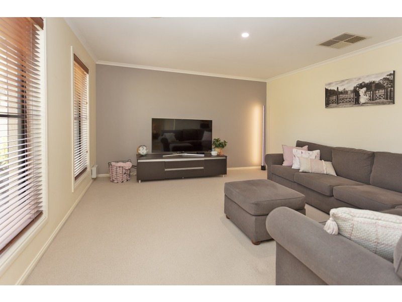 71 Dunne Crescent, Thurgoona NSW 2640