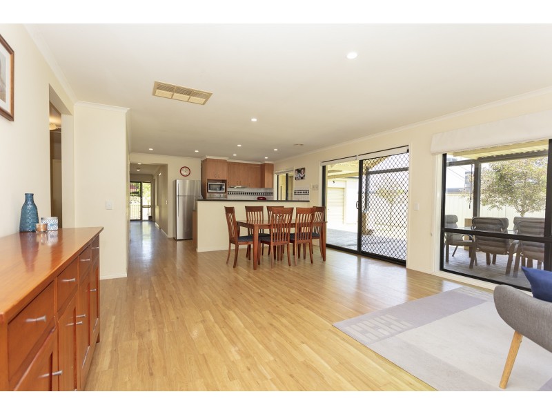 71 Dunne Crescent, Thurgoona NSW 2640