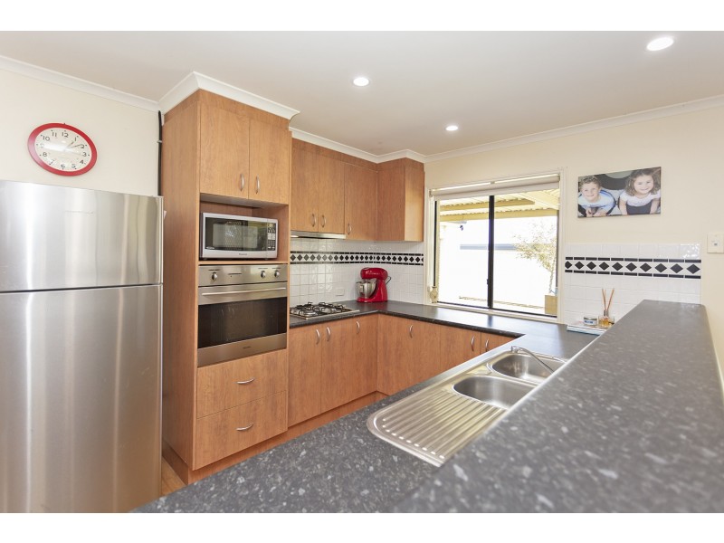 71 Dunne Crescent, Thurgoona NSW 2640
