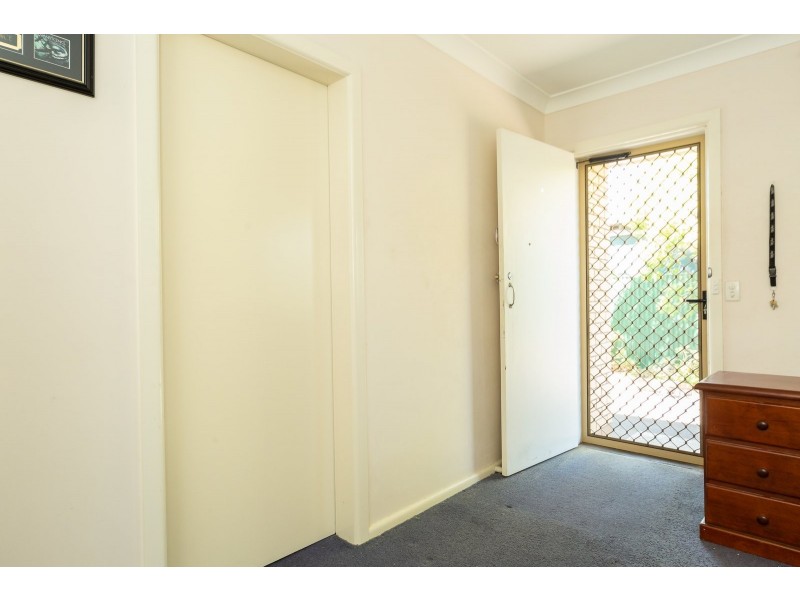 2/392 Kotthoff Street, Lavington NSW 2641