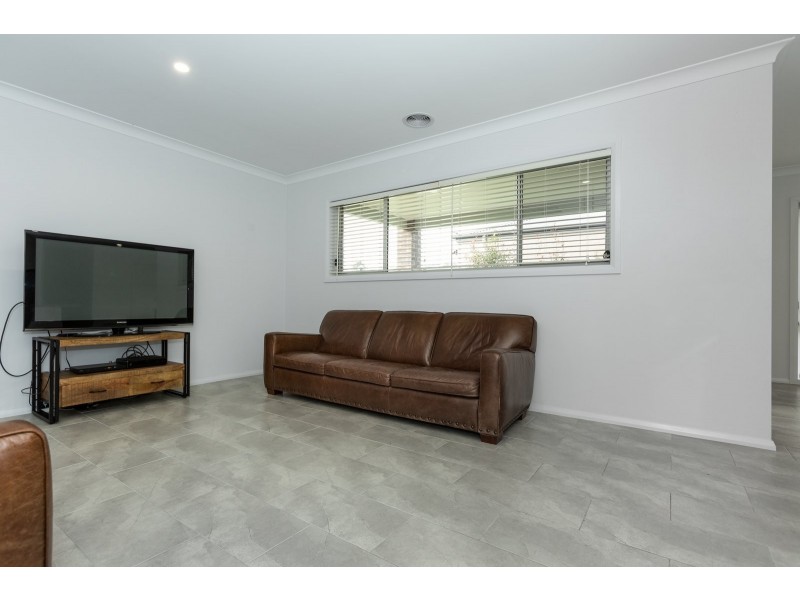 17 Felstead Circuit, Thurgoona NSW 2640