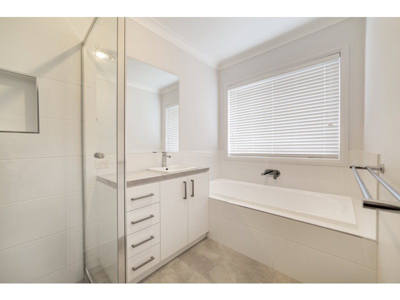 17 Felstead Circuit, Thurgoona NSW 2640