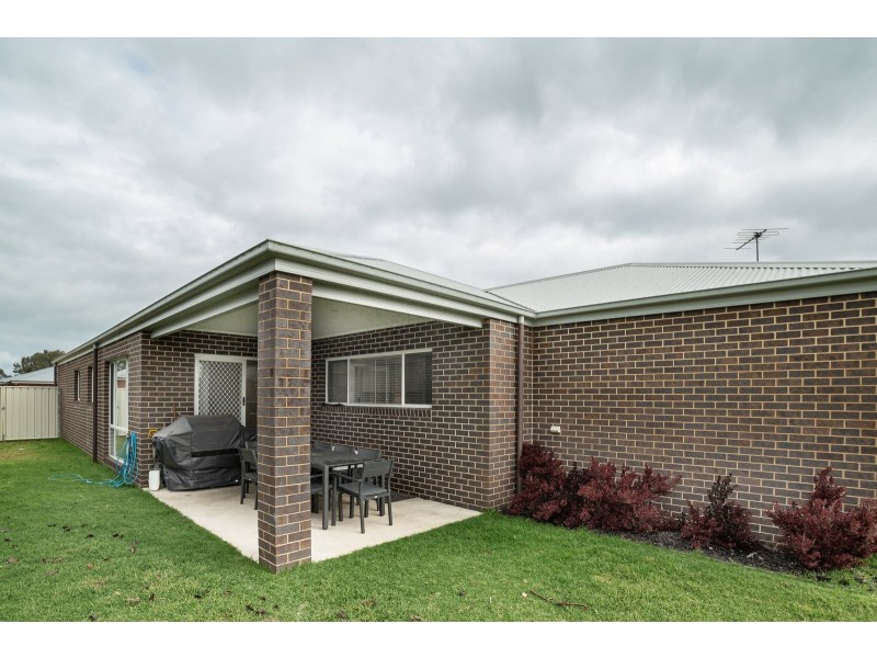 17 Felstead Circuit, Thurgoona NSW 2640