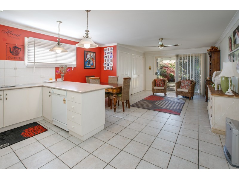 4/550 Kotthoff Street, Lavington NSW 2641