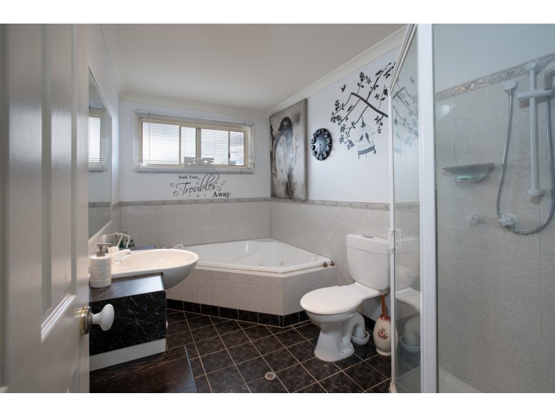 4/550 Kotthoff Street, Lavington NSW 2641