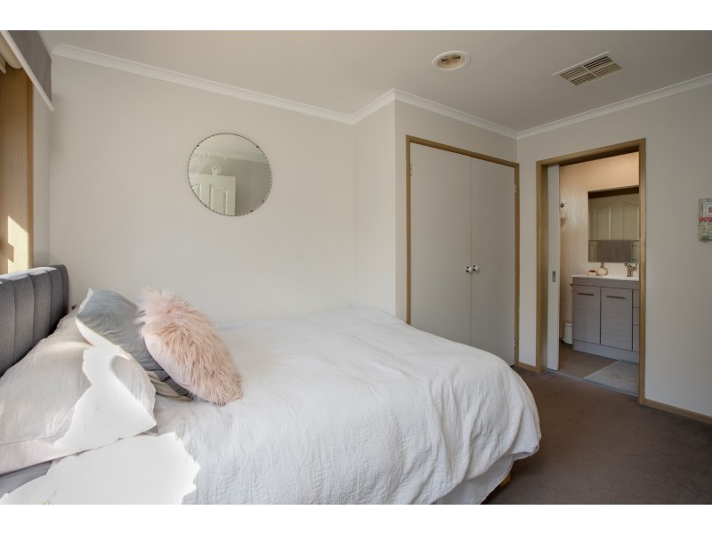 12 Hoad Close, Glenroy NSW 2640